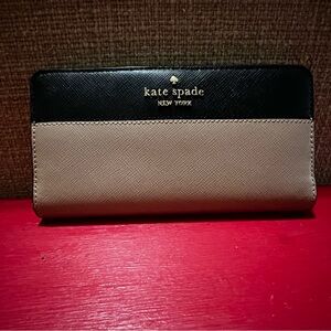 kate spade Two-Tone Wallet in Black and Taupe